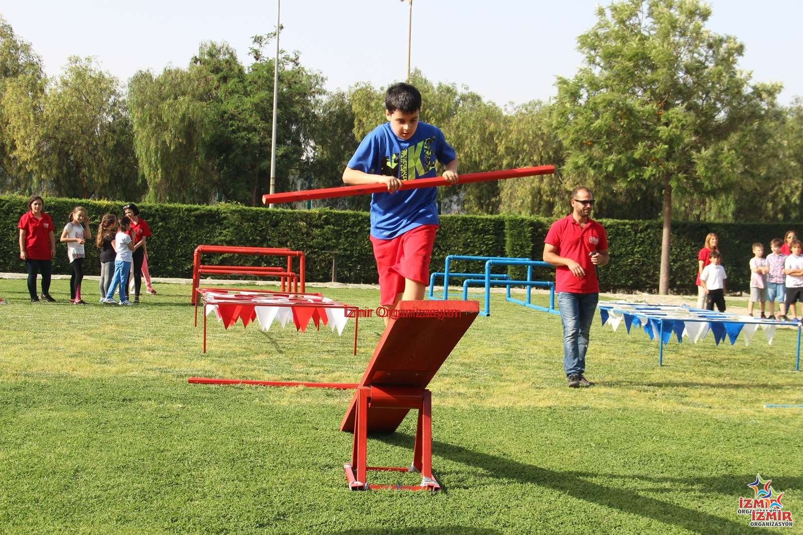 Survivor Temalı Bahçe Doğum Günü Organizasyonu İzmir Organizasyon