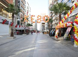 Reklamlı Full Konsept Açılış Organizasyonu Özel Şekilli Balon Süsleme