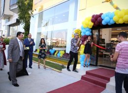 Sunucu Anonslar ve Fotoğraf Çekimleriyle Açılış Organizasyonu İzmir
