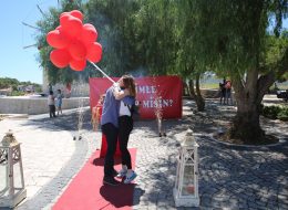 Alaçatı Değirmenlerde Evlilik Teklifi Organizasyonu