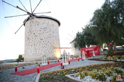Alaçatı Değirmenlerde Evlilik Teklifi Organizasyonu İzmir Organizasyon Alaçatı Değirmenlerde Evlilik Teklifi Organizasyonu İzmir Organizasyon