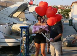 Teknede Evlilik Teklifi Organizasyonu Kalpli Uçan Balon Buketi