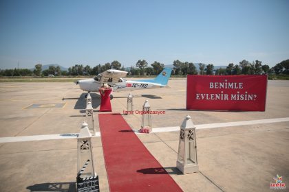 Uçakta Sürpriz Evlilik Teklifi Organizasyonu (26)