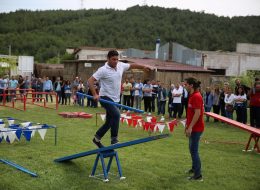Survivor Yarışması ve Rakip Takım ile Rekabet Anı
