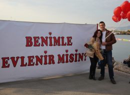 Pankartla Evlilik Teklifi Organizasyonu