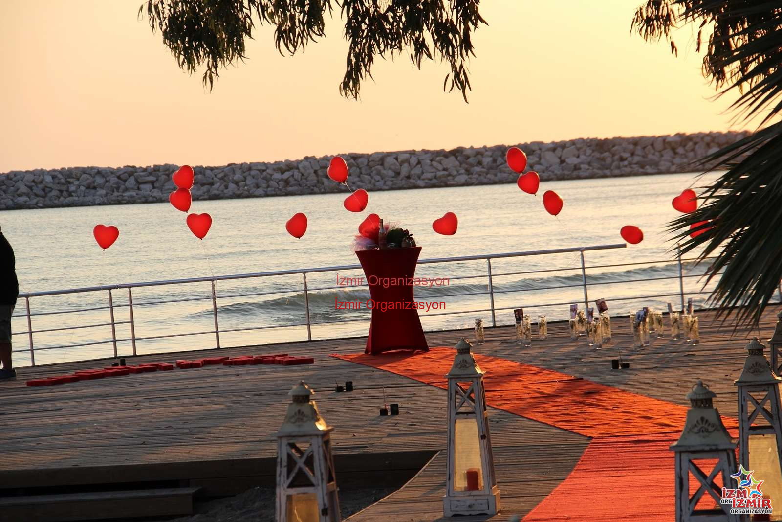 Kuşadası'nda Evlilik Teklifi Organizasyonu