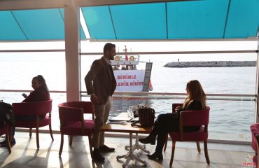 Kafe Başlangıçlı VIP Araç İle Teknede Evlilik Teklifi Organizasyonu