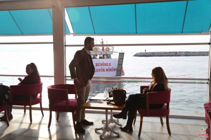 Kafe Başlangıçlı VIP Araç İle Teknede Evlilik Teklifi Organizasyonu Kafe Başlangıçlı VIP Araç İle Teknede Evlilik Teklifi Organizasyonu