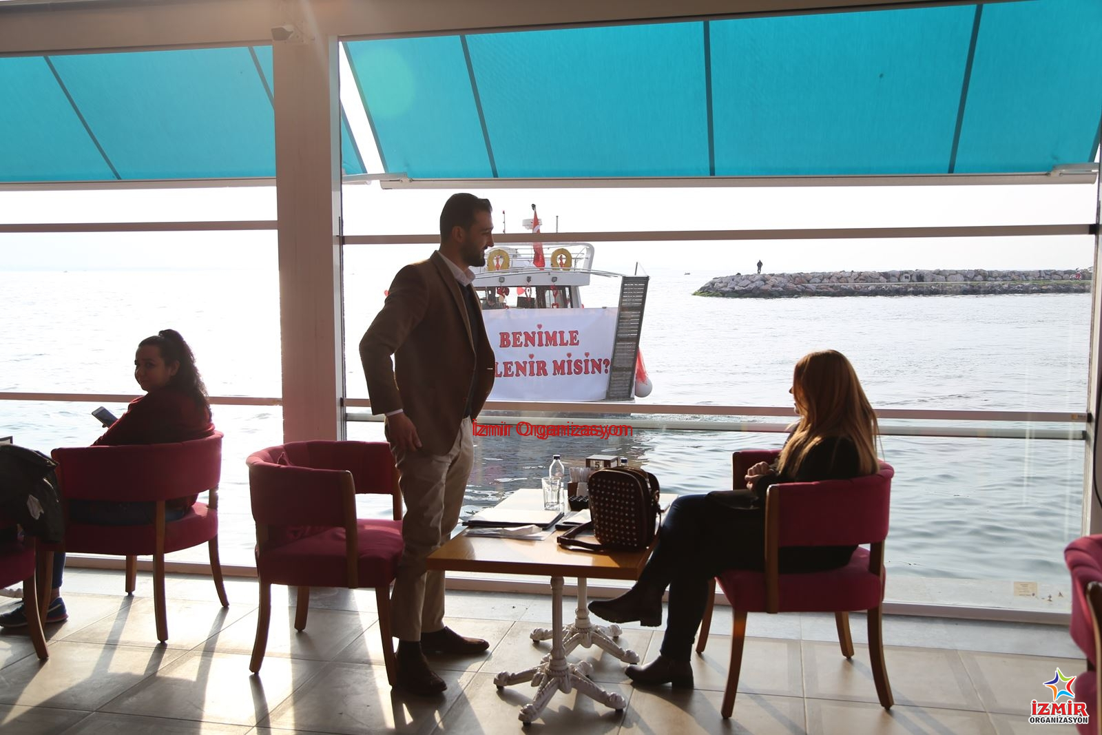 Kafe Başlangıçlı VIP Araç İle Teknede Evlilik Teklifi Organizasyonu