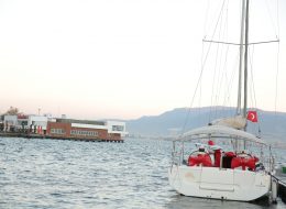 Karşıyaka Yelken Kulübü'nde Evlilik Teklifi Organizasyonu Tekne Kiralama