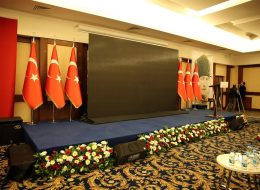 Sahne Önü Çiçek Süsleme ve Led Ekran Kiralama İzmir