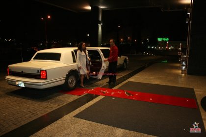 Limuzin ile Evlilik Teklifi Organizasyonu İzmir Limuzin ile Evlilik Teklifi Organizasyonu İzmir