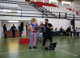 Sihirbaz ve İllüzyon Gösterisi