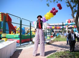 Renkli Balon Süsleme ve Tahta Bacak Gösterisi İzmir