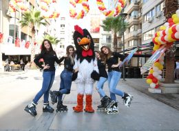 Palyaçolu Animasyonlu Açılış Organizasyonları Tavuk Maskot Kiralama