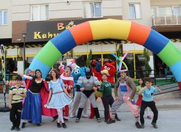 Animasyonlu Açılış Organizasyonu Şişme Kapı Takı Hizmeti