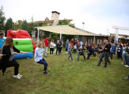 Sunucu Anonsları ile Eğlenceli Halat Çekme Yarışması İzmir Piknik Organizasyonu