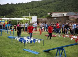 Sivil Animatör Gözetiminde Survivor Oyun Parkurunda Eğlenceli Dakikalar