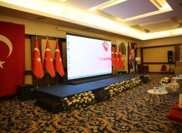 Tören Organizasyonu Sahne Önü Çiçek Süsleme