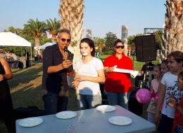Sunucu Mc Show Eşliğinde Yoğurt Yeme Yarışması İzmir