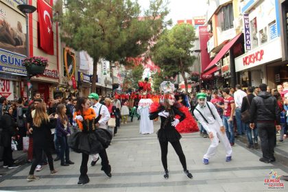varyete grubu ve bandolu kortej ekibi izmir organizasyon İzmir Varyete Grubu ve Bandolu Kortej Ekibi İzmir Organizasyon