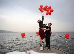Körfez Turu ve Teknede Uçan Balonlarla Doğum Günü Organizasyonu